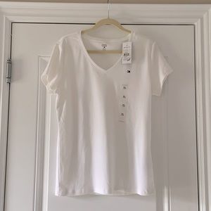 NWT Tommy Hilfiger T-Shirt